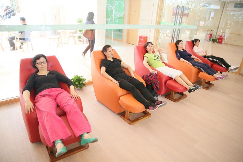 垂直律動(dòng)沙發(fā)-