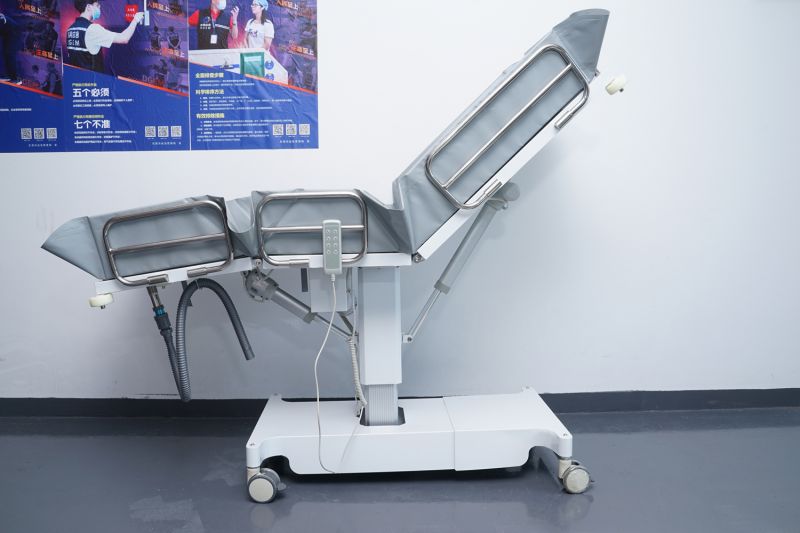 愛樂電動三折式洗澡床、沐浴推床-