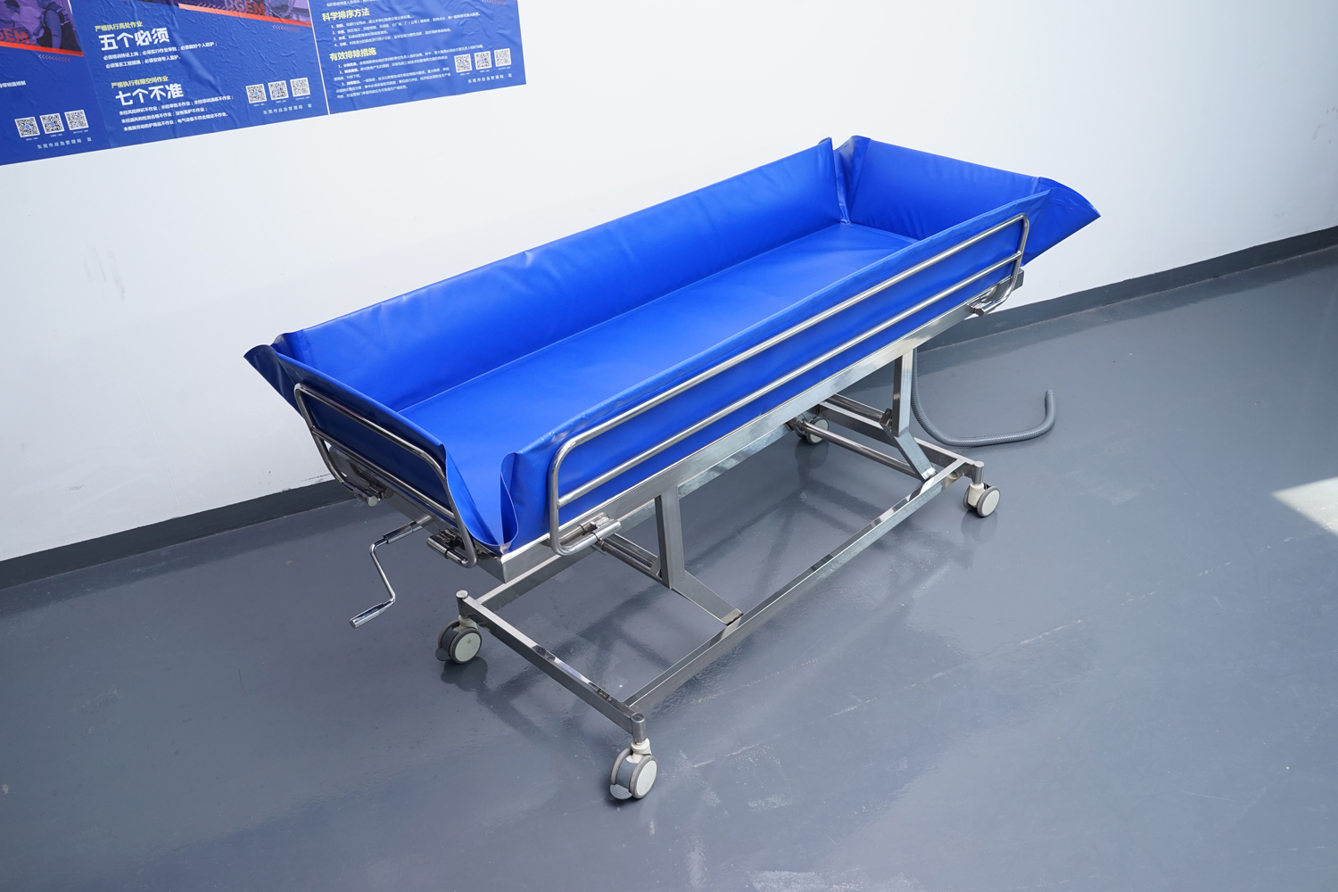 304不銹鋼手搖升降老人洗澡床