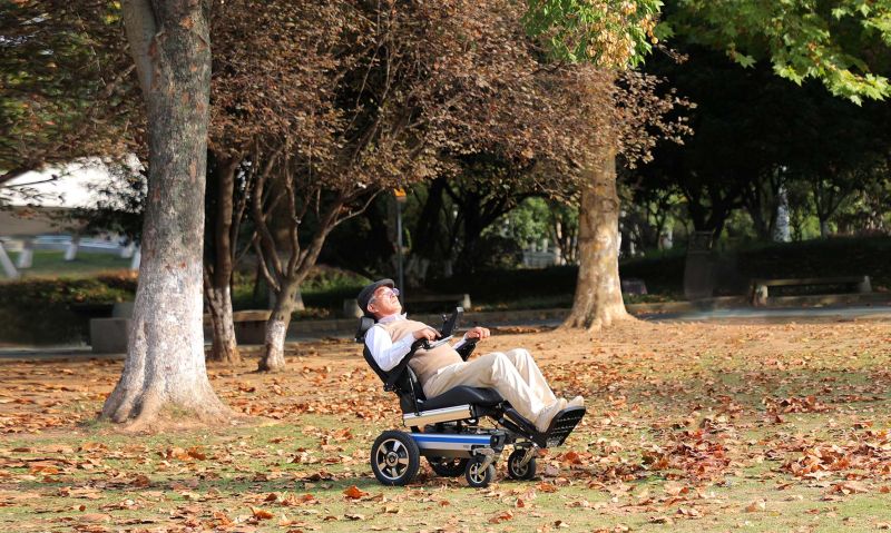 Kmini系列多功能舒適型電動(dòng)輪椅-